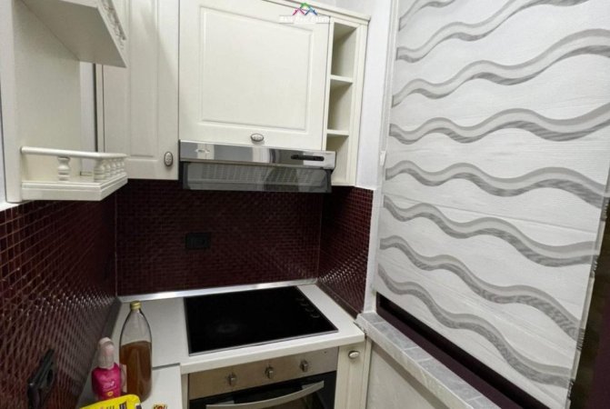 Tirane, jepet me qera apartament 1+1 Kati 2, 80 m² 550 € (Rruga Kujtim Laro)