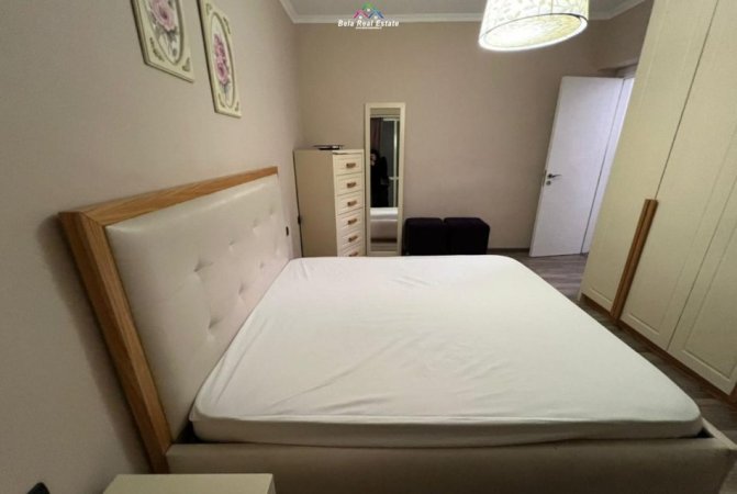 Tirane, jepet me qera apartament 1+1 Kati 2, 80 m² 550 € (Rruga Kujtim Laro)