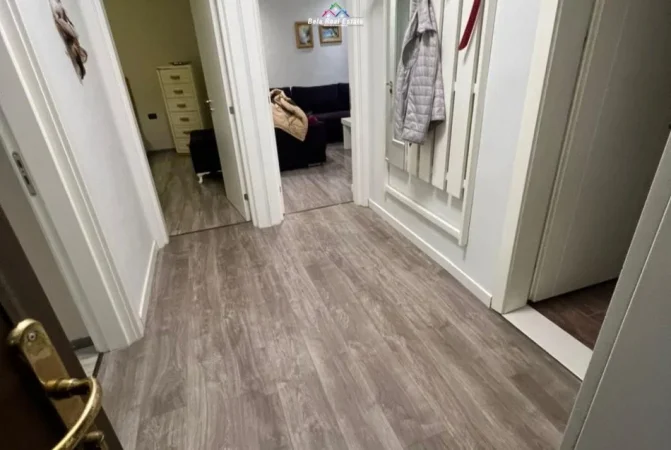 Tirane, jepet me qera apartament 1+1 Kati 2, 80 m² 550 € (Rruga Kujtim Laro)