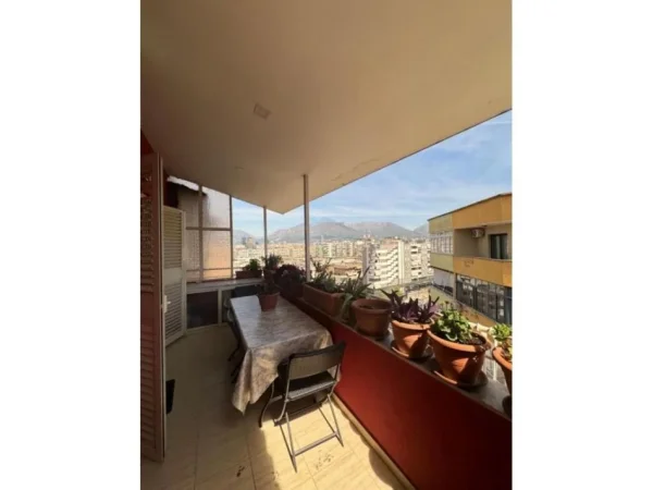 Tirane, jepet me qera apartament 3+1 Kati 7, 115 m² 800 € 