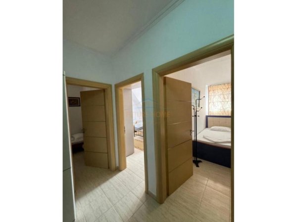 Tirane, jepet me qera apartament 3+1 Kati 7, 115 m² 800 € 