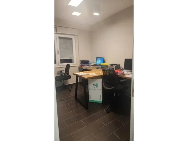 Tirane, jepet me qera zyre Kati 1, 85 m² 750 € 