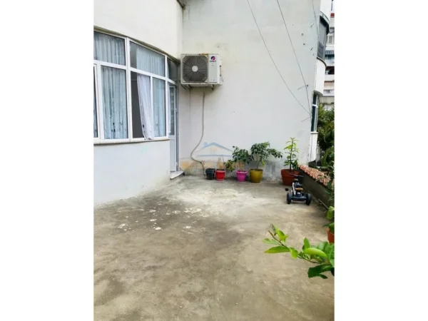 Tirane, jepet me qera apartament 2+1 Kati 2, 80 m² 650 € 