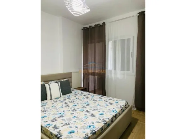 Tirane, jepet me qera apartament 2+1 Kati 2, 80 m² 650 € 
