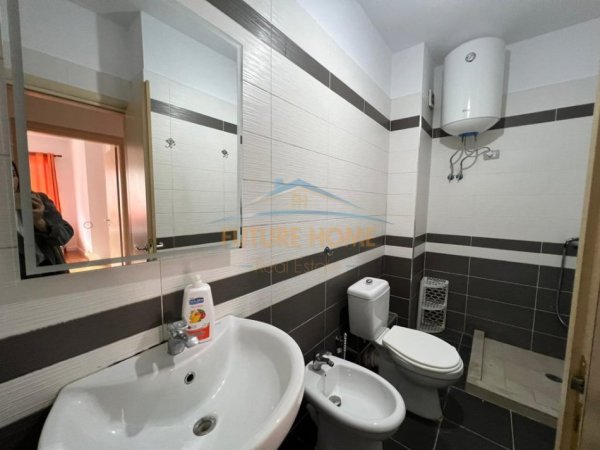 Tirane, jepet me qera apartament 2+1 Kati 4, 100 m² 600 € (Yzberisht, Bulevardi Migjeni, Tiranë)