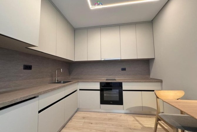 Tirane, jepet me qera garsonier 2+1 Kati 3, 128 m² 1.900 € (Rruga Luigj gurakuqi)