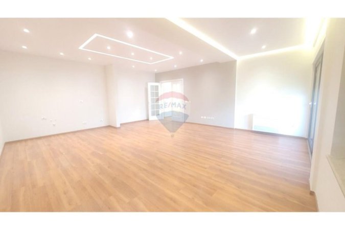 Tirane, jepet me qera zyre Kati 7, 145 m² 1.600 € (Sheshi Karl Topia)