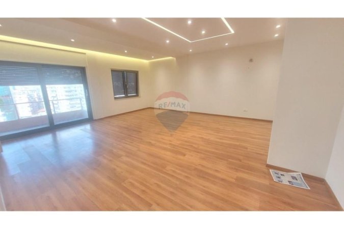 Tirane, jepet me qera zyre Kati 7, 145 m² 1.600 € (Sheshi Karl Topia)