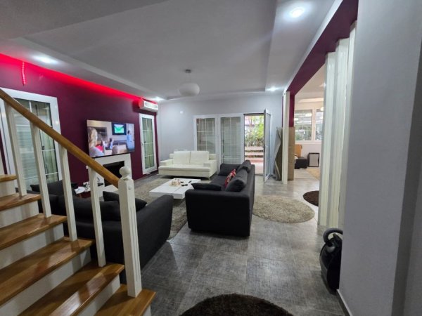 Durres, shitet Vile 4+1 Kati 2, 180 m² 450.000 € 