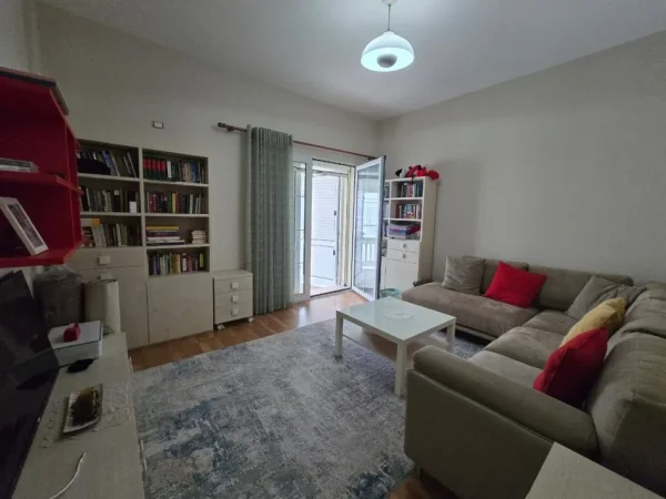 Durres, shitet Vile 4+1 Kati 2, 180 m² 450.000 € 