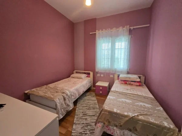 Durres, shitet Vile 4+1 Kati 2, 180 m² 450.000 € 