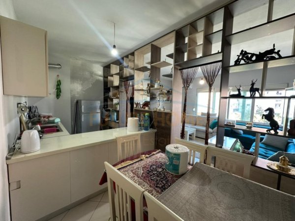 Tirane, shitet apartament 1+1 Kati 3, 69 m² 120.000 € (Rruga Reshit Petrela)