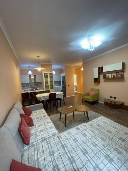 Tirane, jepet me qera apartament 3+1+Ballkon Kati 1, 150 m² 1.700 € (Qender)
