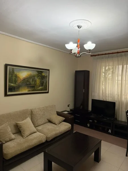 Tirane, jepet me qera apartament 2+1+Ballkon Kati 1, 78 m² 600 € (Ali Demi)