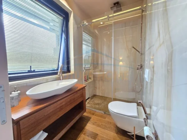 Tirane, shitet apartament 2+1+Ballkon Kati 9, 190 m² 650.000 € (Kajo Karafili)