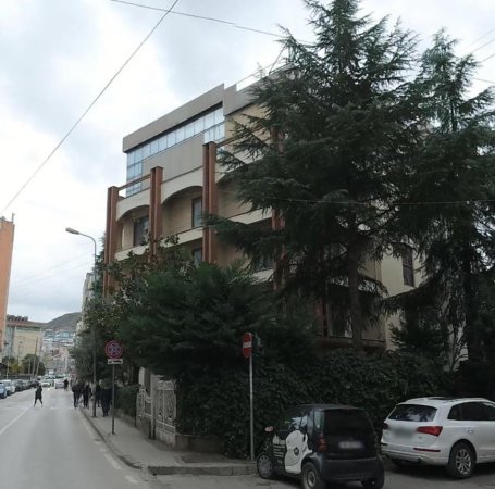 Tirane, jepet me qera hotel , 2.000 m² 