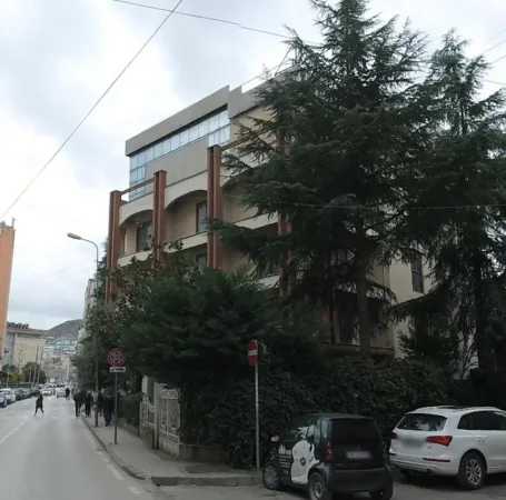 Tirane, jepet me qera hotel , 2.000 m² 