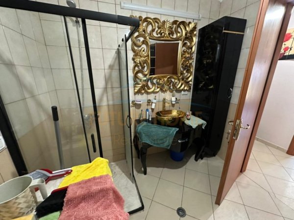 Tirane, shitet apartament 1+1 Kati 3, 69 m² 1.200.000 € (Rruga Reshit Petrela, Tirane)