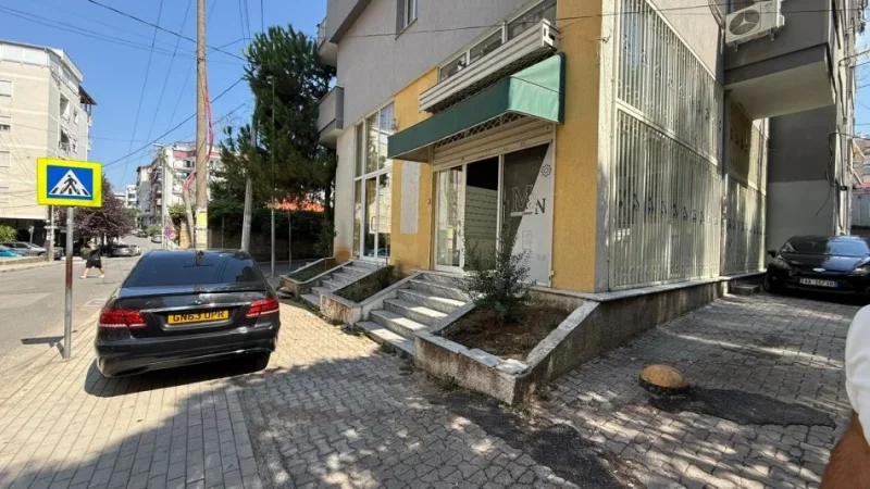 Tirane, shitet ambjent biznesi Kati 0, 60 m² 105.000 € (Rrugen Shefqet Kuka)