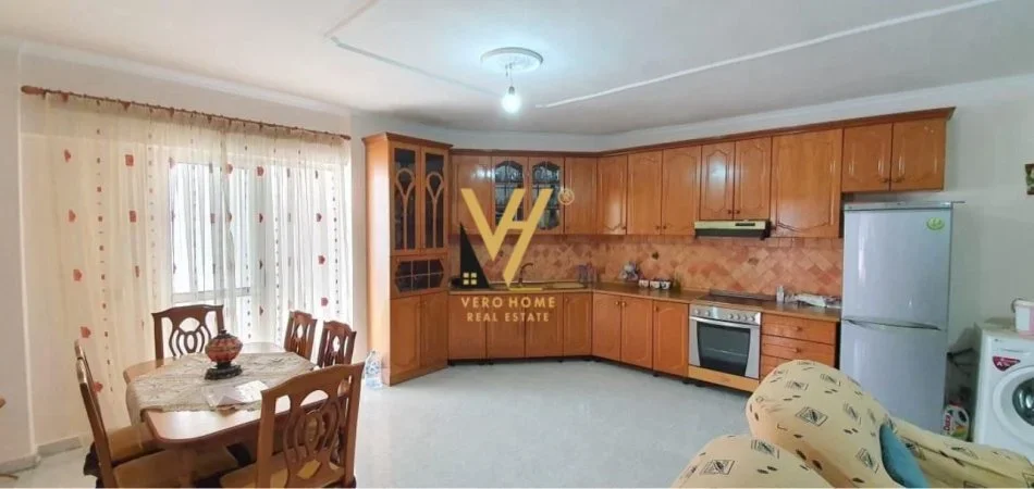 Tirane, shitet apartament 2+1+Ballkon Kati 5, 85 m² 166.000 € (RRUGA DRITAN HOXHA)