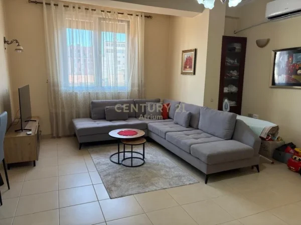 Tirane, jepet me qera apartament 2+1 Kati 3, 110 m² 570 € (Shkolla e Kuqe)
