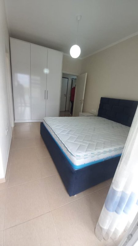 Tirane, jepet me qera apartament 2+1 Kati 2, 98 m² 650 € 