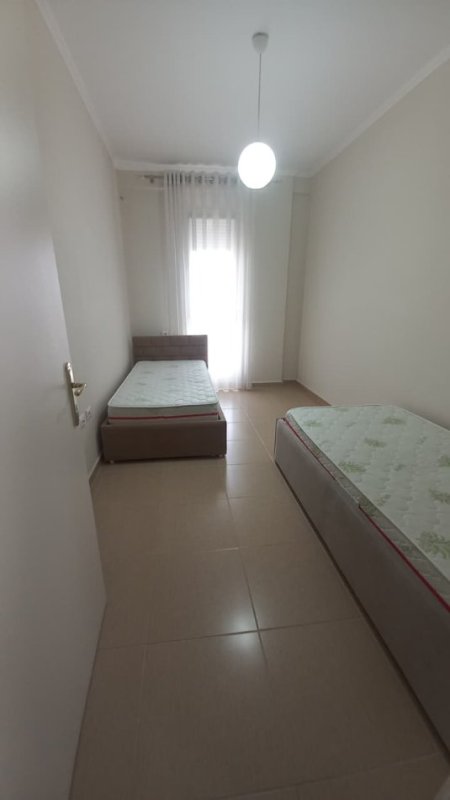 Tirane, jepet me qera apartament 2+1 Kati 2, 98 m² 650 € 