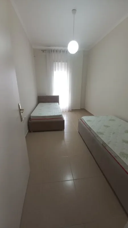 Tirane, jepet me qera apartament 2+1 Kati 2, 98 m² 650 € 