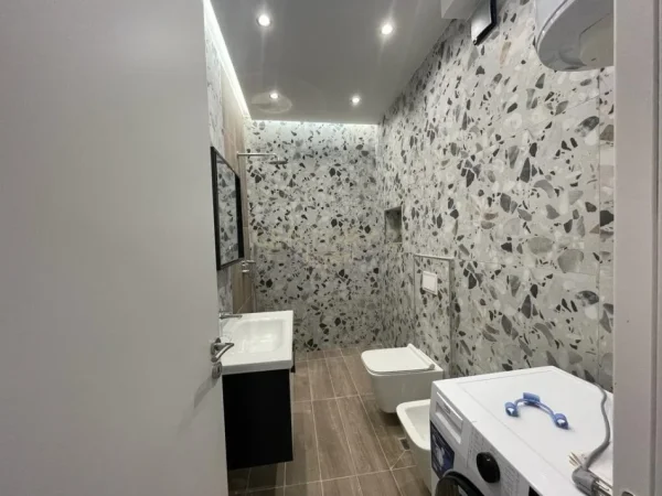 Tirane, jepet me qera apartament 1+1 Kati 2, 73 m² 600 € (Trio Tower)