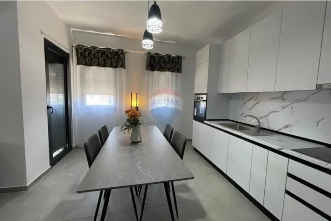 Tirane, jepet me qera apartament 2+1+Ballkon Kati 2, 100 m² 600 € (Oasis)