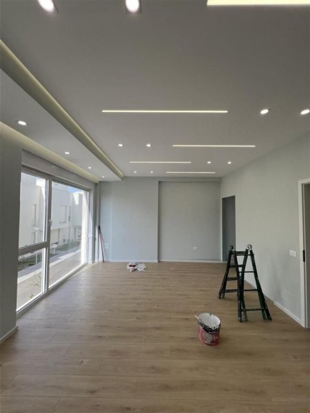 Tirane, jepet me qera ambjent biznesi Kati 0, 200 m² 1.400 € (FARKE)