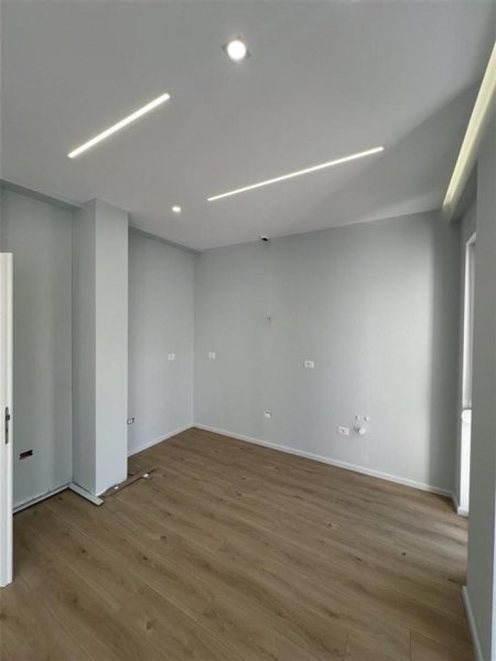 Tirane, jepet me qera ambjent biznesi Kati 0, 200 m² 1.400 € (FARKE)