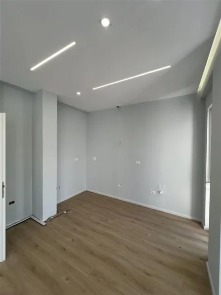 Tirane, jepet me qera ambjent biznesi Kati 0, 200 m² 1.400 € (FARKE)