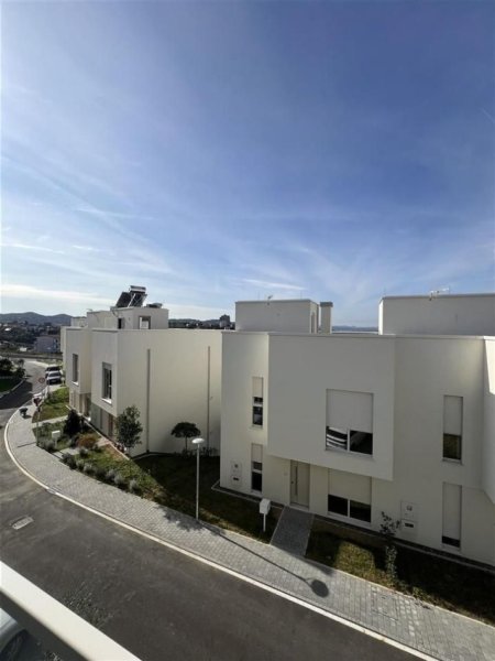 Tirane, jepet me qera ambjent biznesi Kati 0, 200 m² 1.400 € (FARKE)