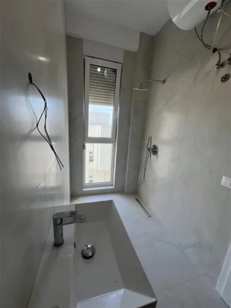 Tirane, jepet me qera ambjent biznesi Kati 0, 200 m² 1.400 € (FARKE)