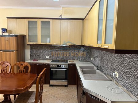 Tirane, jepet me qera apartament 2+1 Kati 6, 113 m² 470 € 