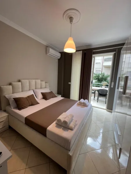 Tirane, jepet me qera apartament 1+1 Kati 2, 600 € (Rruga Peti,Rezidenca Ferrari)