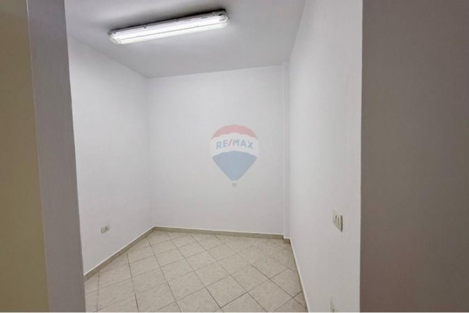 Tirane, jepet me qera zyre Kati 1, 70 m² 600 € (Rruga Sami Frashëri, Tiranë)