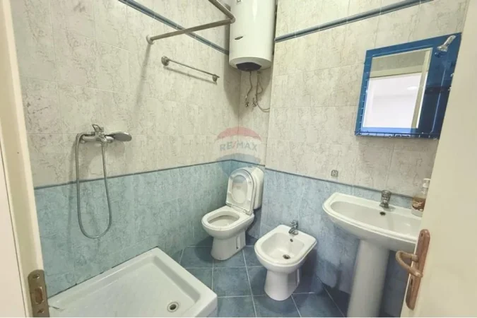 Tirane, jepet me qera zyre Kati 1, 70 m² 600 € (Rruga Sami Frashëri, Tiranë)