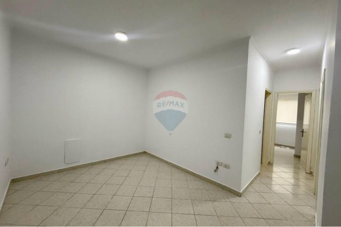 Tirane, jepet me qera zyre Kati 1, 70 m² 600 € (Rruga Sami Frashëri, Tiranë)