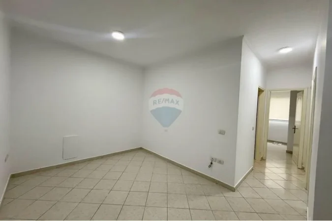 Tirane, jepet me qera zyre Kati 1, 70 m² 600 € (Rruga Sami Frashëri, Tiranë)