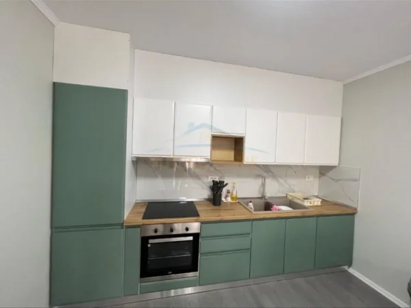 Tirane, jepet me qera apartament 1+1 Kati 1, 75 m² 500 € (Rruga 5 maji)