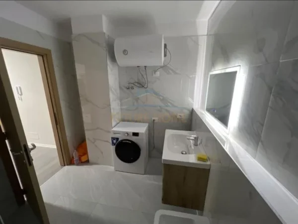 Tirane, jepet me qera apartament 1+1 Kati 1, 75 m² 500 € (Rruga 5 maji)