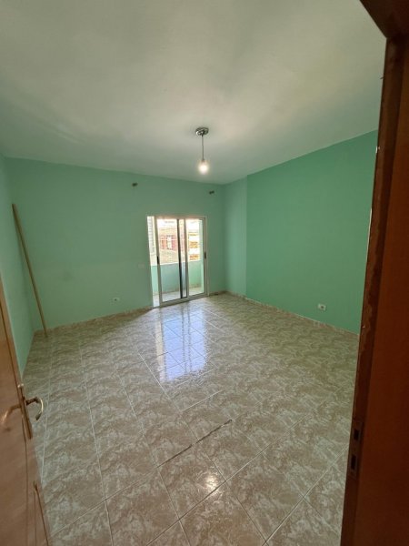 Tirane, shitet apartament 3+1+Ballkon Kati 3, 124 m² 248.000 € (Komuna e Parisit)