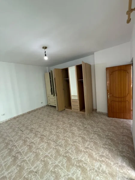 Tirane, shitet apartament 3+1+Ballkon Kati 3, 124 m² 248.000 € (Komuna e Parisit)