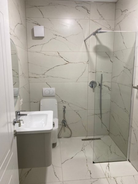 Tirane, jepet me qera apartament 1+1+Ballkon Kati 3, 70 m² 750 € (mine peza)