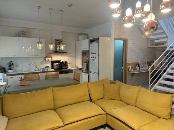 Tirane, shitet duplex 2+1 Kati 4,5, 134 m² 175.000 € (Astir)