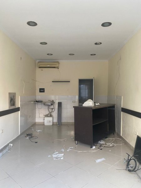 Tirane, jepet me qera ambjent biznesi Kati 0, 28 m² 450 € (rruga e kavajes , 21 dhjetori)