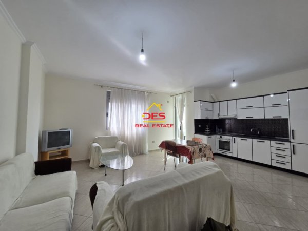 Vlore, jepet me qera apartament 1+1+Ballkon Kati 5, 120 m² 400 € (Rruga Mis Durhan)