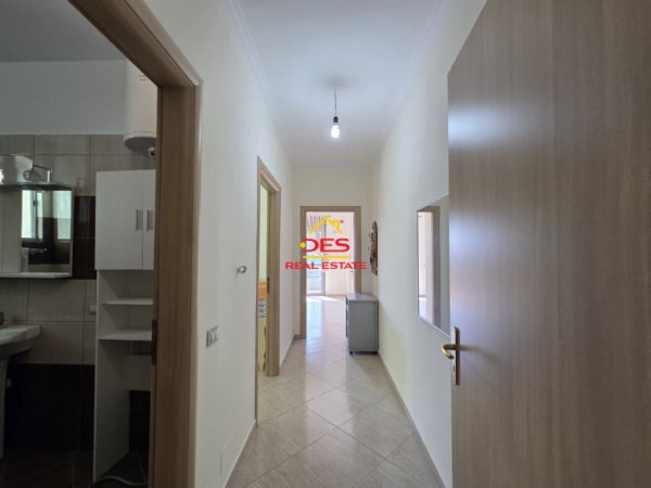 Vlore, jepet me qera apartament 1+1+Ballkon Kati 5, 120 m² 400 € (Rruga Mis Durhan)